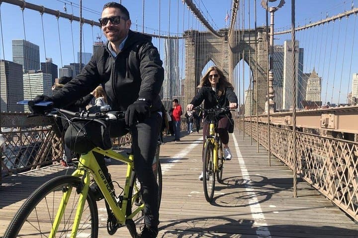 Ride the Brooklyn Bridge & Waterfront: Guided Bike Tour from City Hall