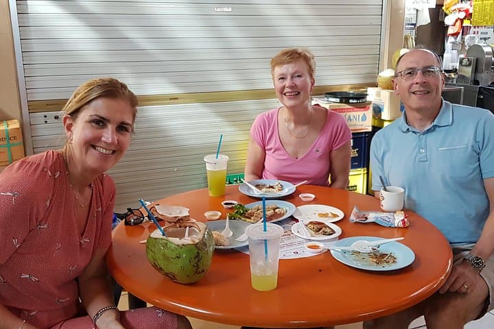Singapore Chinatown Private Food Tour: Hawker Delights & Cultural Walk photo 2