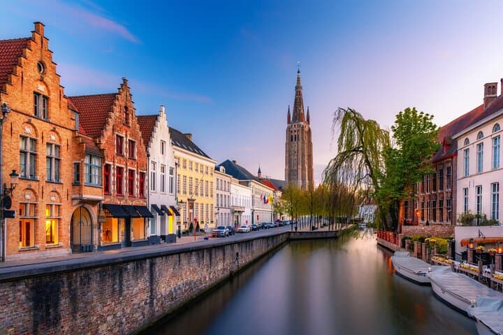 Private Tailored Guided Walking Tour of Bruges: Customize Architecture, Art & History