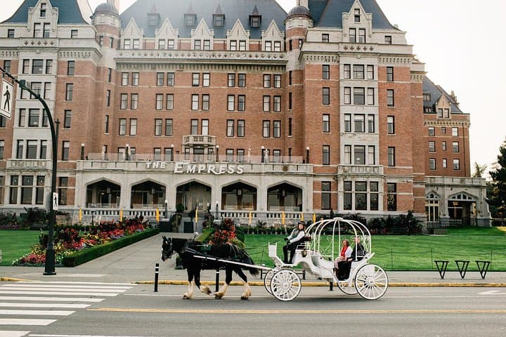 Victoria Horse-Drawn Carriage Tour: 90-Minute Capital Tour photo 4