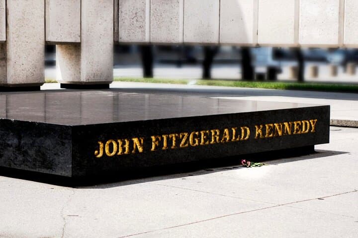 Dealey Plaza in an Hour: JFK Assassination Walking Tour Highlights