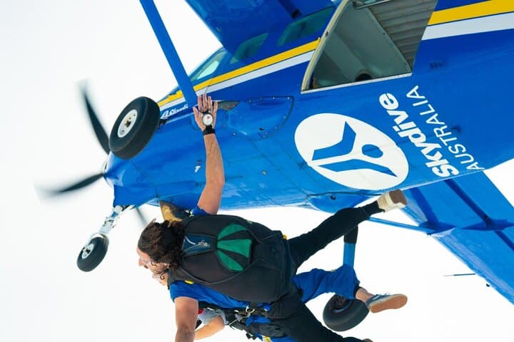 Tandem Skydive Over Great Ocean Road from Melbourne — 15,000ft Coastal Jump photo 4