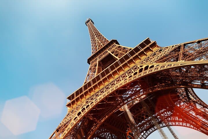 Skip-the-Line Eiffel Tower Reserved Access: 2nd Floor & Summit Guided Tour photo 3