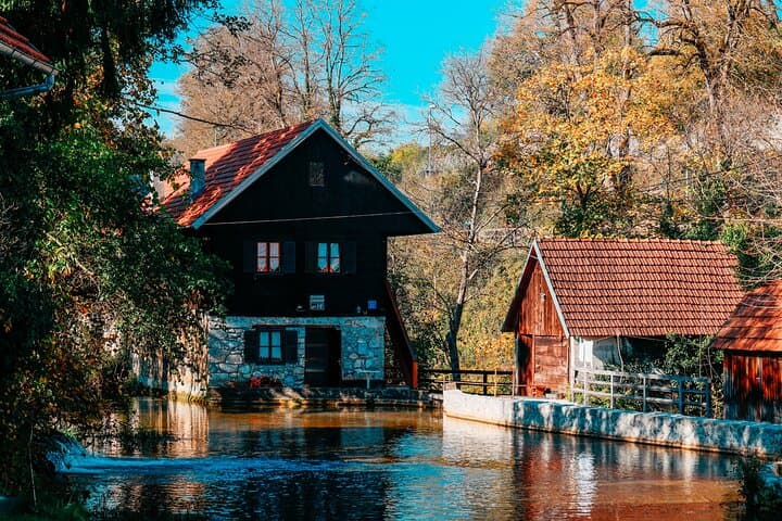 Plitvice Lakes & Rastoke Day Tour from Zadar — UNESCO Walks and Watermills photo 4