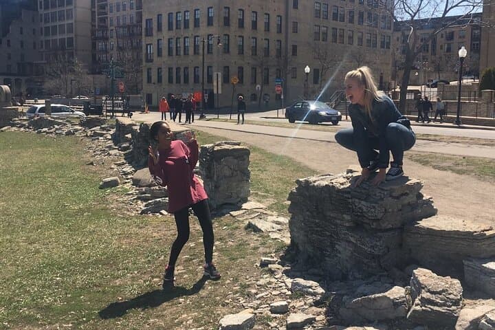 Minneapolis Scavenger Hunt: 3Quest Challenge Urban Riddle Adventure