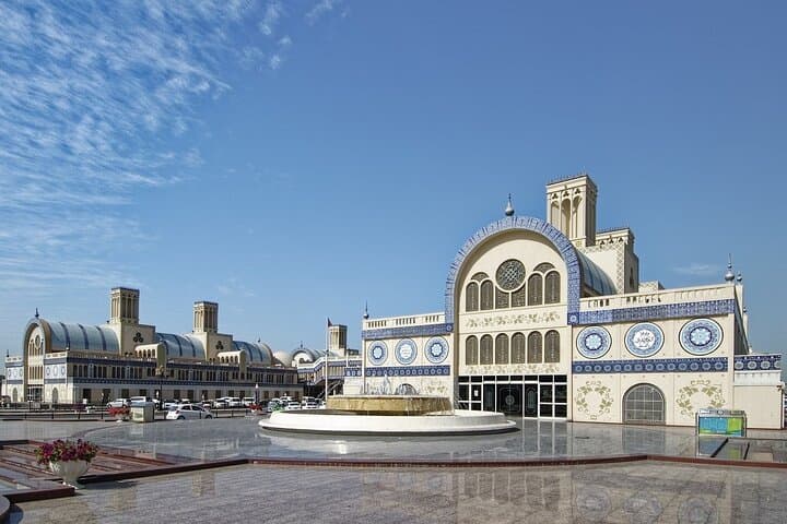 Sharjah Half-Day Cultural Tour from Dubai — Aquarium, Fort & Traditional Lunch