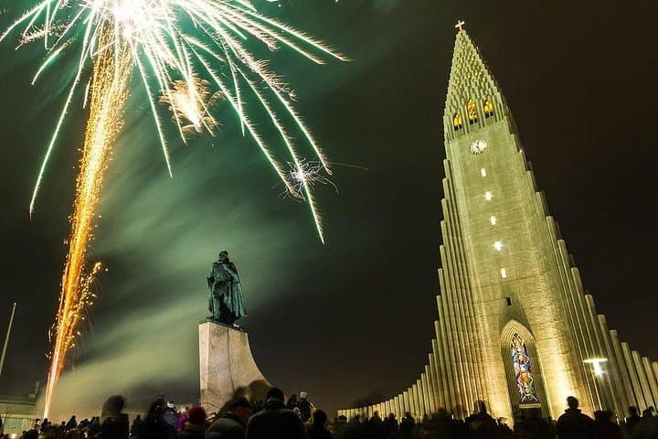 Reykjavík New Year's Eve Fireworks & Northern Lights Cruise aboard the Amelia Rose photo 3