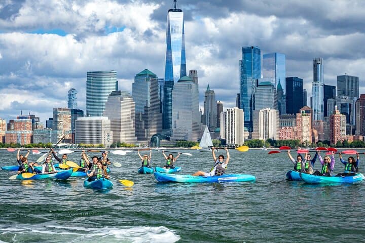 Kayak the NYC Skyline: One-Hour Guided Kayak Tour from Jersey City