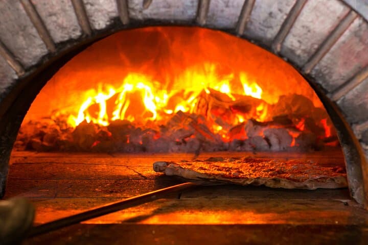 Chicago Neighborhood Pizza Tour: Bus Guide to Deep-Dish, Coal-Oven & Thin-Crust Classics photo 5