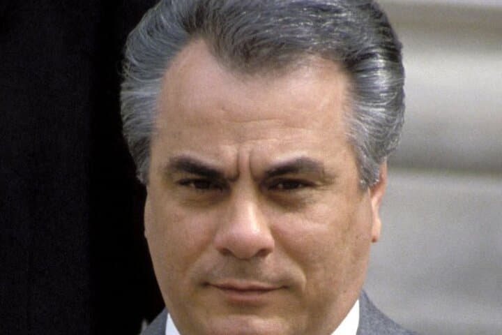 Inside New York's Mafia Legacy: Private Luxury Vehicle Tour of Manhattan & Queens photo 4