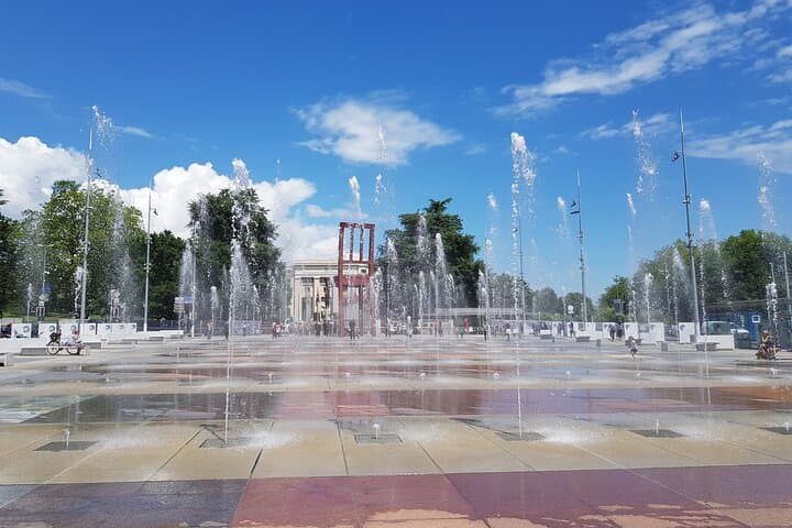 2-Hour Geneva E-Bike Tour: United Nations, Old Town & Jet d'Eau photo 5