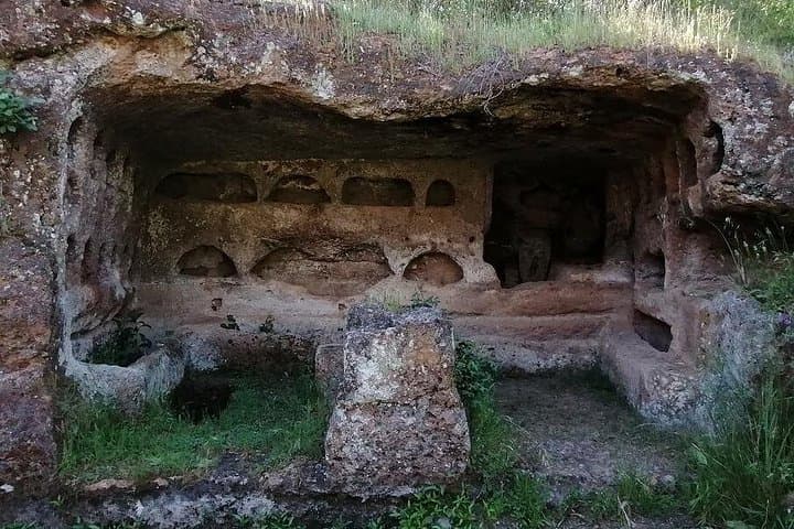 Dog-Friendly Trek Through Sutri, Nepi and Civitacastellana: Archaeology & Streams Near Rome photo 5