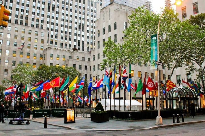Private Midtown & Times Square Walking Tour — Midtown Manhattan Highlights photo 2