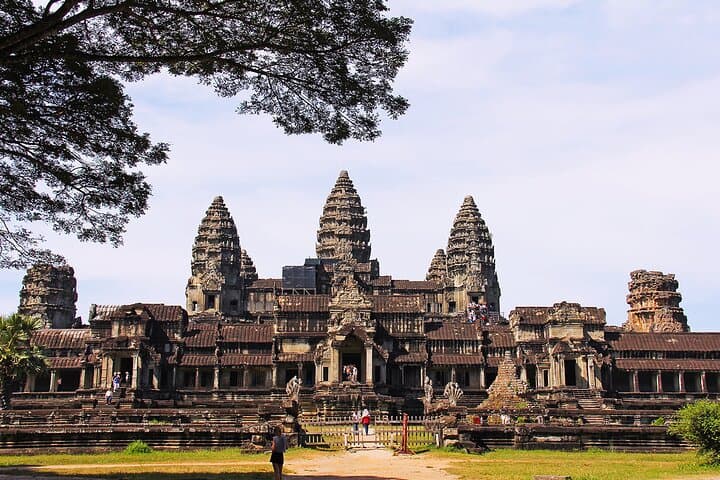 Angkor Wat 3-Day Temple Tour — Sunrise, Rolous Group & Tonle Sap Experience photo 3