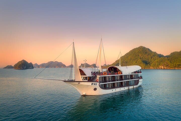 Lan Ha Bay 2-Day Luxury Cruise: Kayaking, Tra Bau & Dark-Light Cave Experience