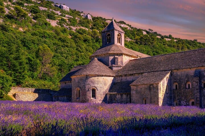Lavender Route Day Trip from Avignon: Sénanque Abbey, Gordes & Roussillon