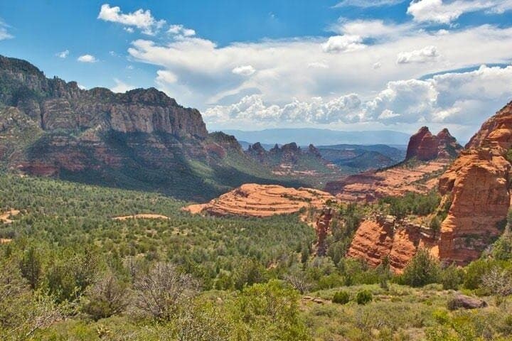 Sedona Day Tour: Vineyard or Montezuma Ruins from Scottsdale