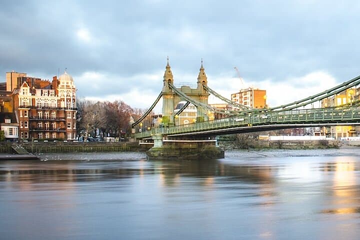 Riverside Walk: Self-Guided Audio Tour from Hammersmith to Chiswick