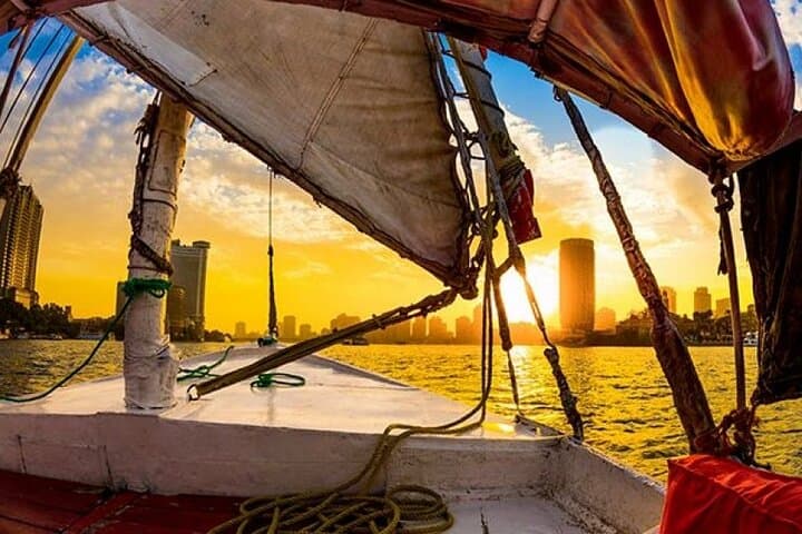 Short Felucca Ride on the Nile and Dinner Cruise in Cairo