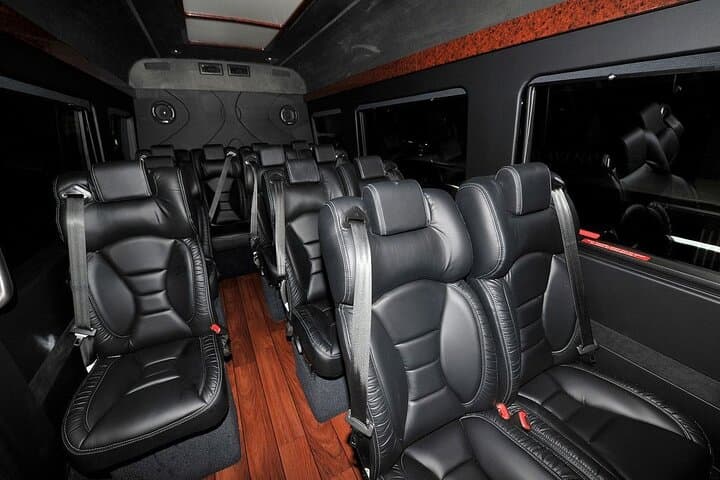 Private Minibus Round-Trip Transfer: Honolulu HNL to Waikiki photo 5