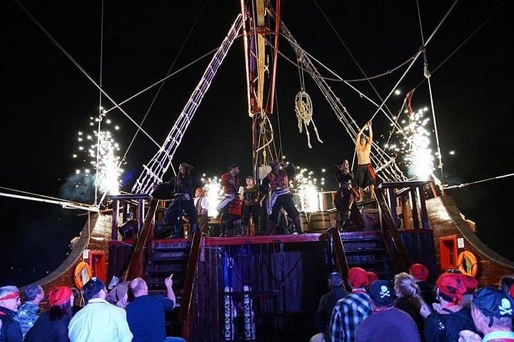 Jolly Roger Pirate Dinner Cruise in Cancun: Family Hook Boat Experience photo 4
