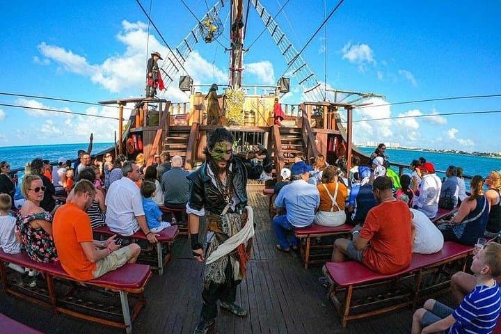 Jolly Roger Pirate Dinner Cruise in Cancun: Family Hook Boat Experience