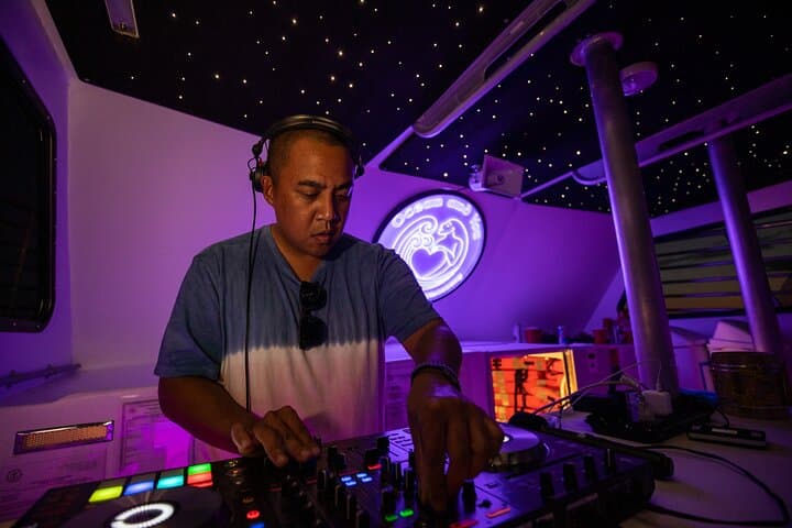 Waikiki Sunset Party Cruise — DJ, Drinks & Diamond Head Views photo 2