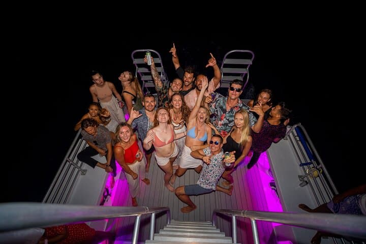 Waikiki Sunset Party Cruise — DJ, Drinks & Diamond Head Views photo 4