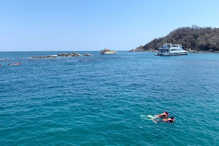 Bays of Huatulco Boat Tour: Snorkel Chachacual, Spot Dolphins & Lunch in Maguey Bay photo 5