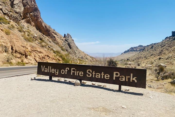 Valley of Fire State Park Day Tour from Las Vegas — Guided Hike & Petroglyphs photo 3