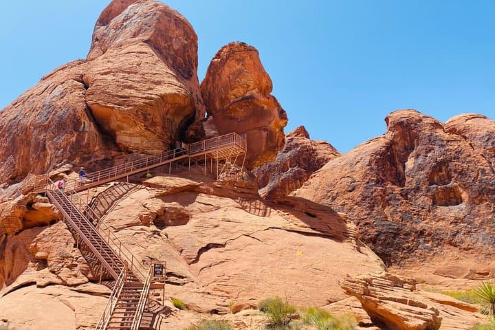 Valley of Fire State Park Day Tour from Las Vegas — Guided Hike & Petroglyphs photo 4