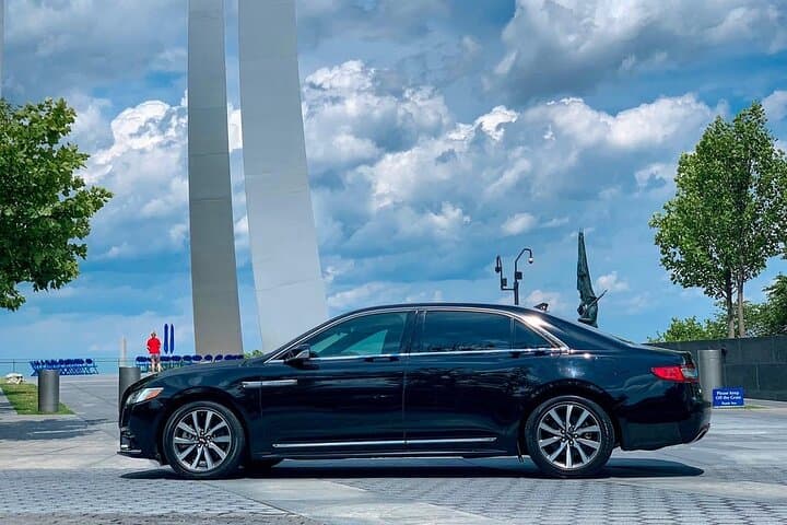 Reagan National Airport Private Transfer — DCA to Washington DC Black Car Service photo 2