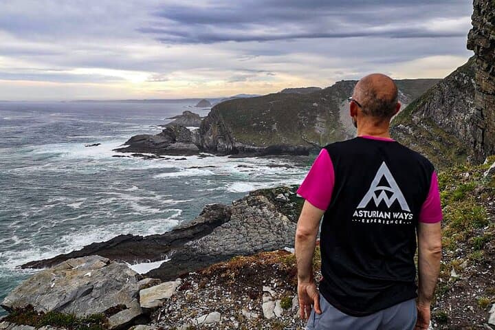 Asturias Western Coast: 6-Hour Cliff-and-Beach Hike to Lighthouse and Sea Cave
