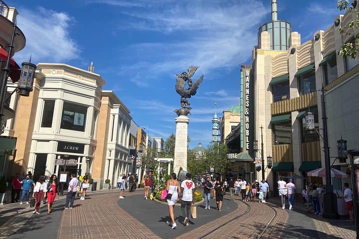 Private Los Angeles & Beaches Day Tour from Anaheim (Up to 10 Passengers) photo 2