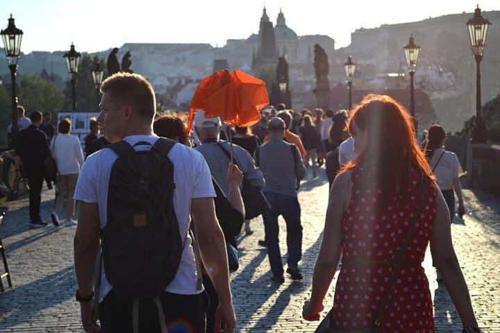prague-evening-view-walk-charles-bridge-castle-night-tour