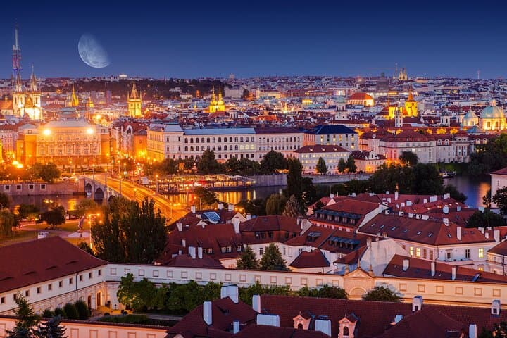prague-evening-view-walk-charles-bridge-castle-night-tour photo 5