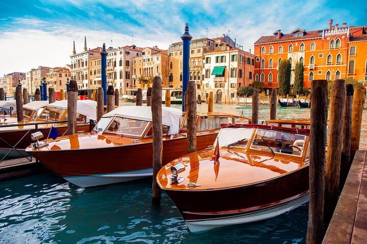 Private Venice Grand Canal Boat & Hidden-Canals Walking Tour with Food Tasting photo 2