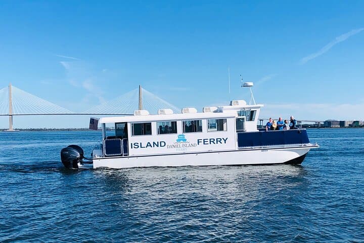 Charleston to Daniel Island Ferry: Waterfront Park Round-Trip to Kingstide