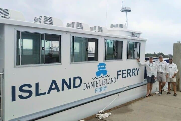Charleston to Daniel Island Ferry: Waterfront Park Round-Trip to Kingstide photo 5