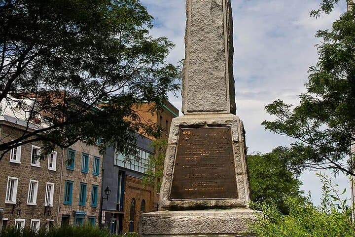 Old Montreal Self-Guided Scavenger Hunt — Historic Walking Tour & City Challenges