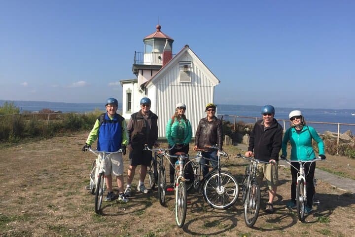 Seattle Emerald City Bicycle Tour: Waterfront to Ballard Guided Ride photo 2
