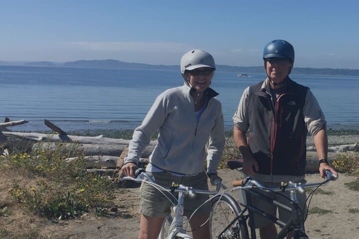 Seattle Emerald City Bicycle Tour: Waterfront to Ballard Guided Ride photo 6
