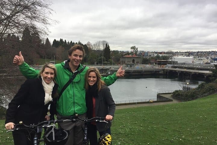 Seattle Emerald City Bicycle Tour: Waterfront to Ballard Guided Ride photo 5