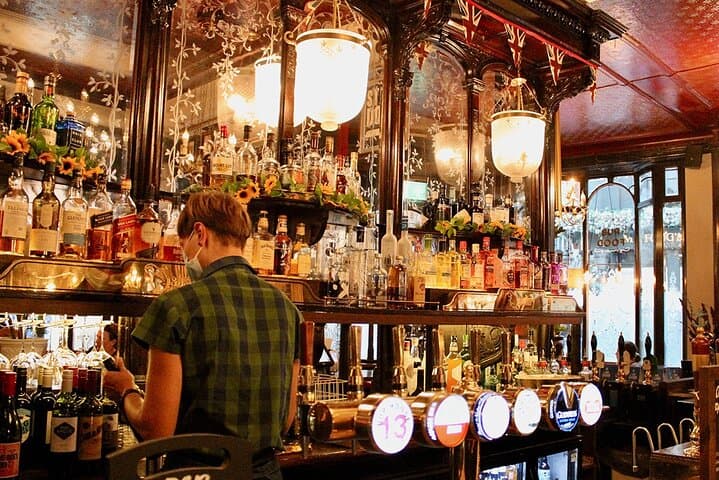 Private London Gin History Tour: West End Tastings & Covent Garden Walk photo 4