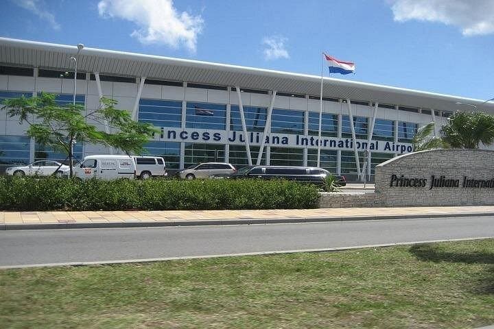 St Maarten Private Airport Transfer — VIP Rides From SXM to Philipsburg Hotels