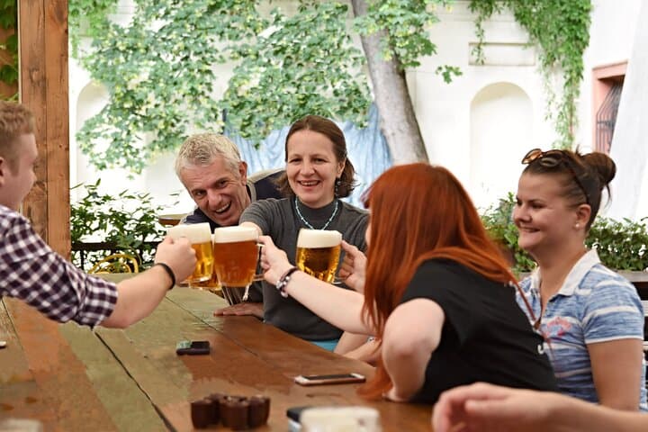 Prague Old Town Pub Crawl and Traditional Czech Dinner: Local Pubs Walking Tour