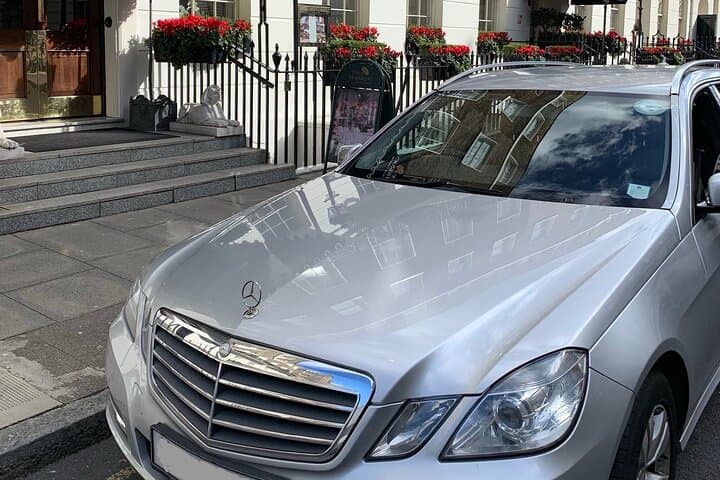 London by Private Chauffeur: 4-Hour Custom Car Service