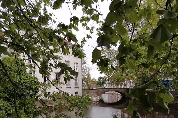 Bruges Romantic Walking and Canal Tour: 3-Hour Photo, Chocolate & Canal Experience photo 2