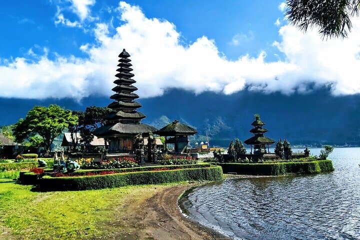 Bedugul Day Tour: Nungnung Waterfall, Handara Gate & Ulun Danu Beratan photo 2