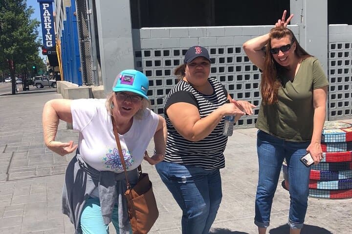 Scavenger Hunt Las Vegas — Crazy Dash Walking Adventure Guide photo 2